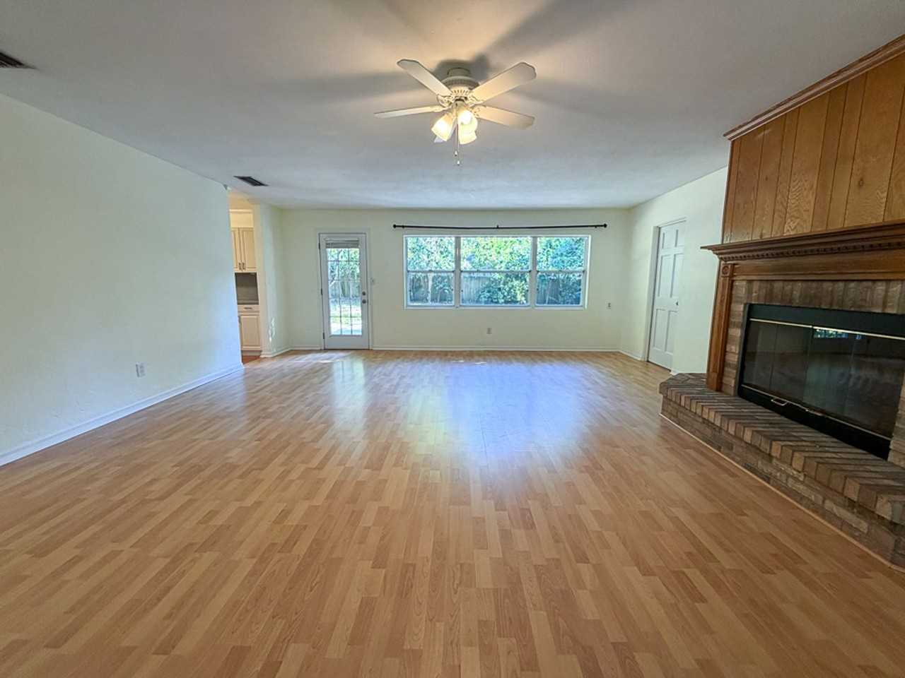 3027 Nw 1st Ave - Photo 3 of 30
