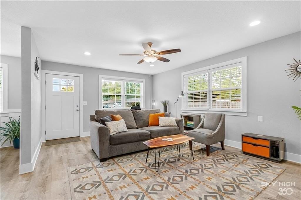 1305 Benton St - Photo 3 of 25