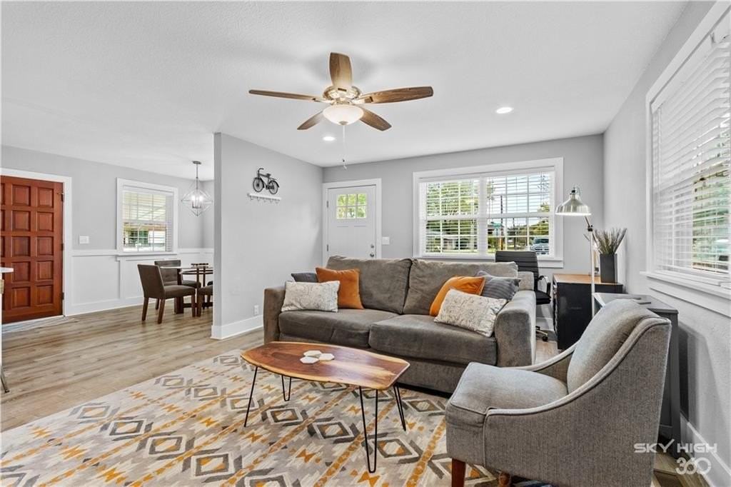 1305 Benton St - Photo 4 of 25