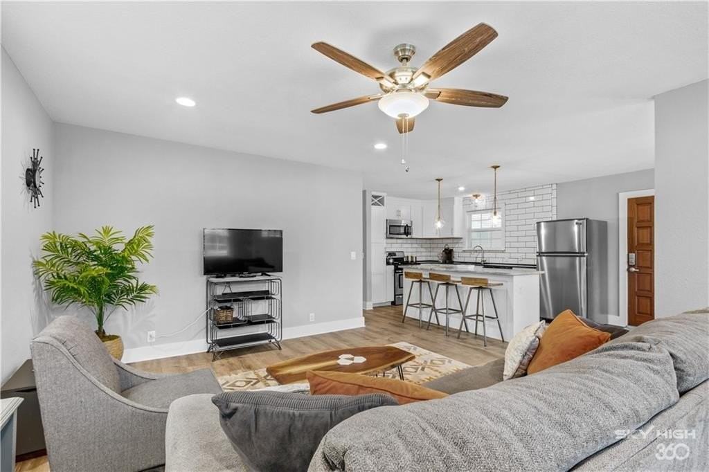 1305 Benton St - Photo 5 of 25