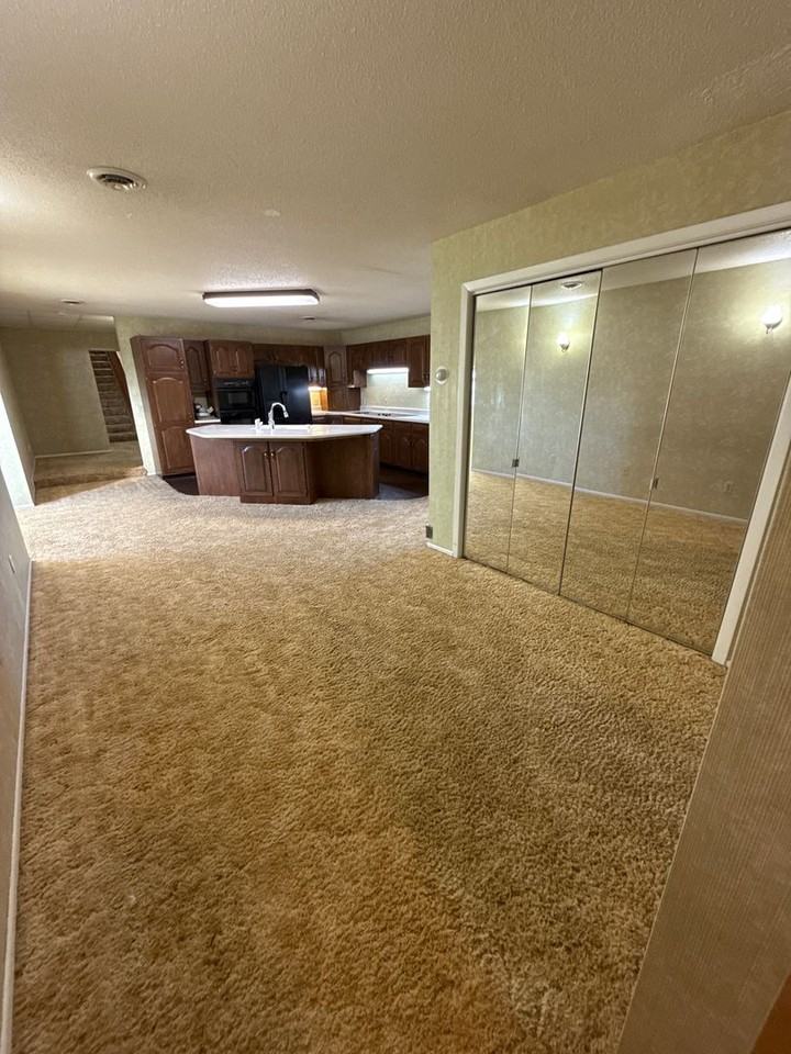 406 1st Ave N - Photo 4 of 31