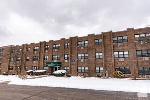 featured image of 696 Elm Pl #210