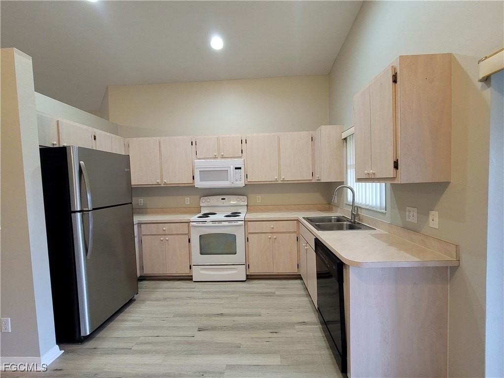 545 Se 6th Ter - Photo 4 of 20