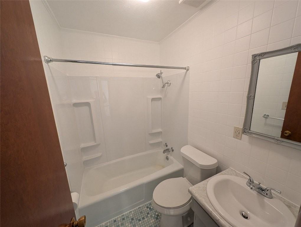 3688 W Lake Rd Apt 2 #2 - Photo 6 of 7