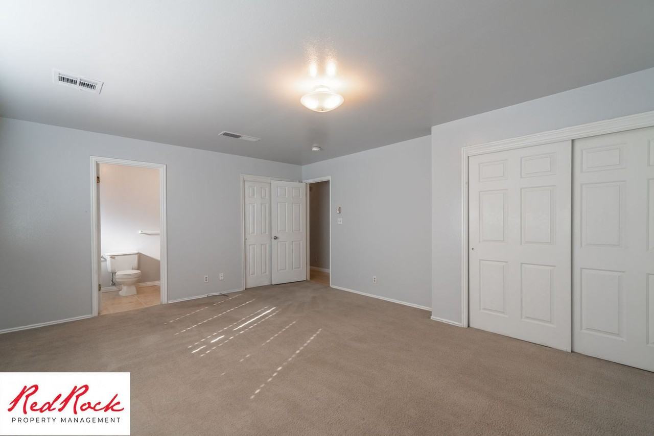 237 N Scenic Dr W - Photo 6 of 43