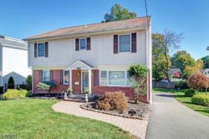 featured image of 6 Roscoe Ave