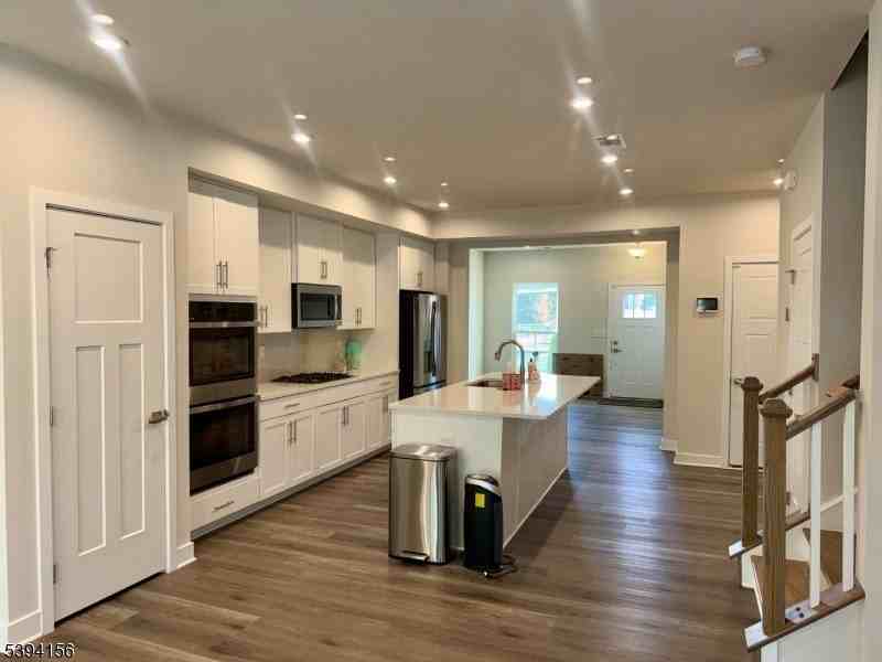 8 Owen Ct - Photo 5 of 16