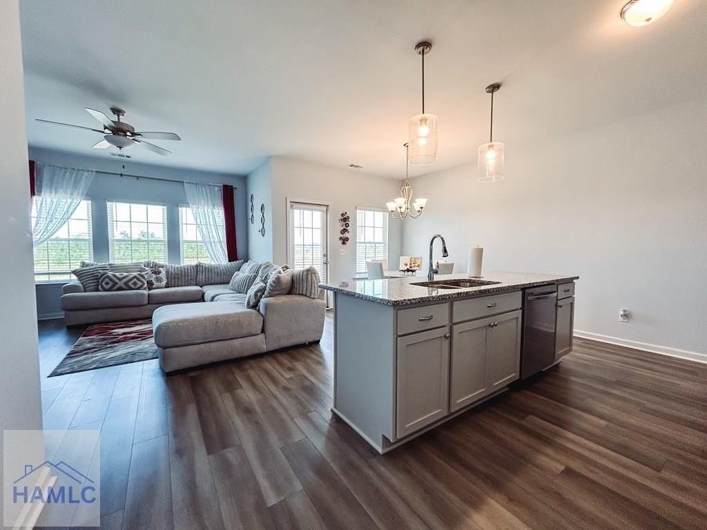 1667 Arnold Dr Se - Photo 6 of 25