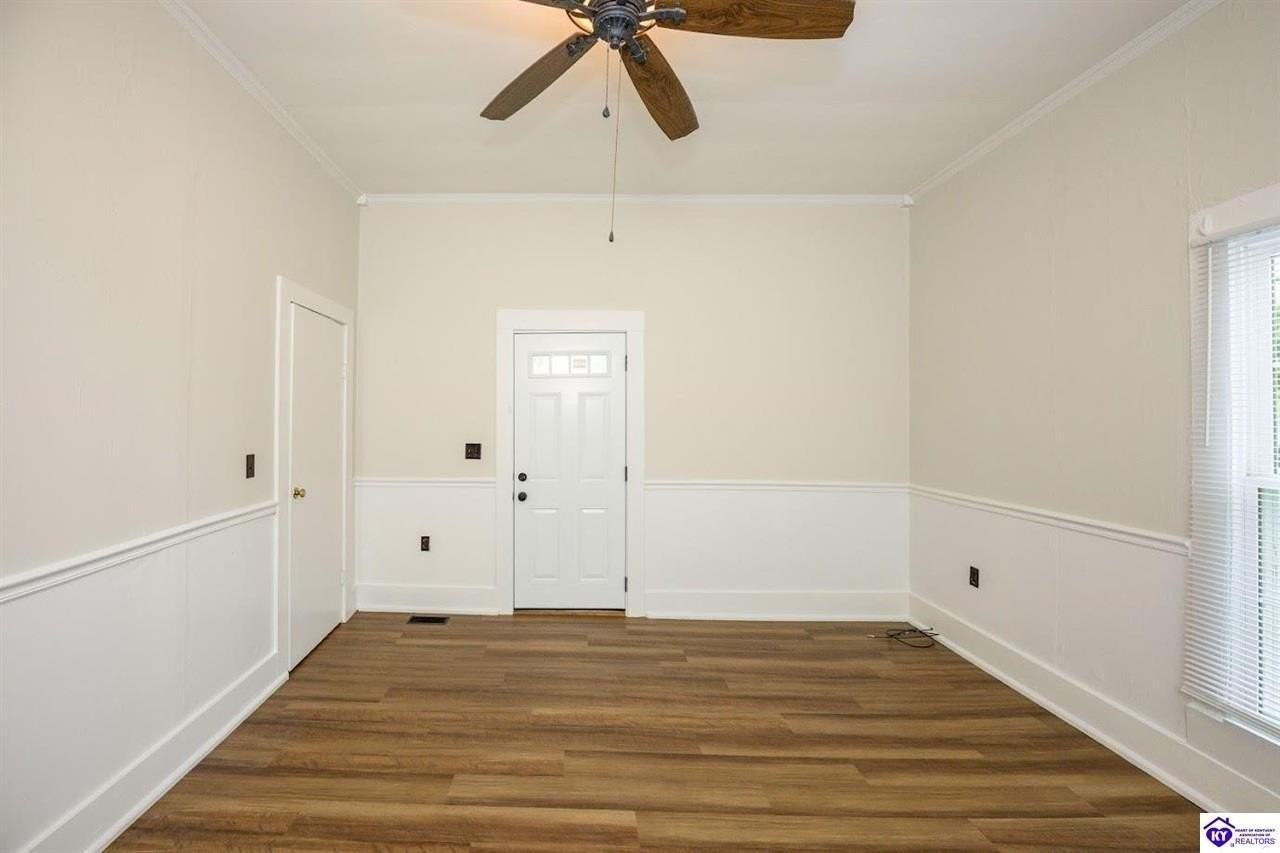 203 W Warfield St - Photo 2 of 20