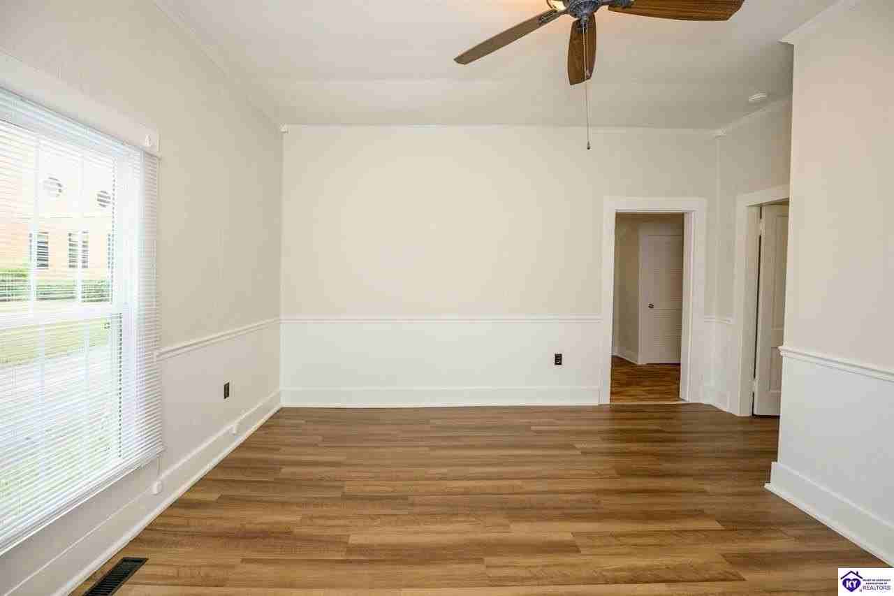 203 W Warfield St - Photo 3 of 20