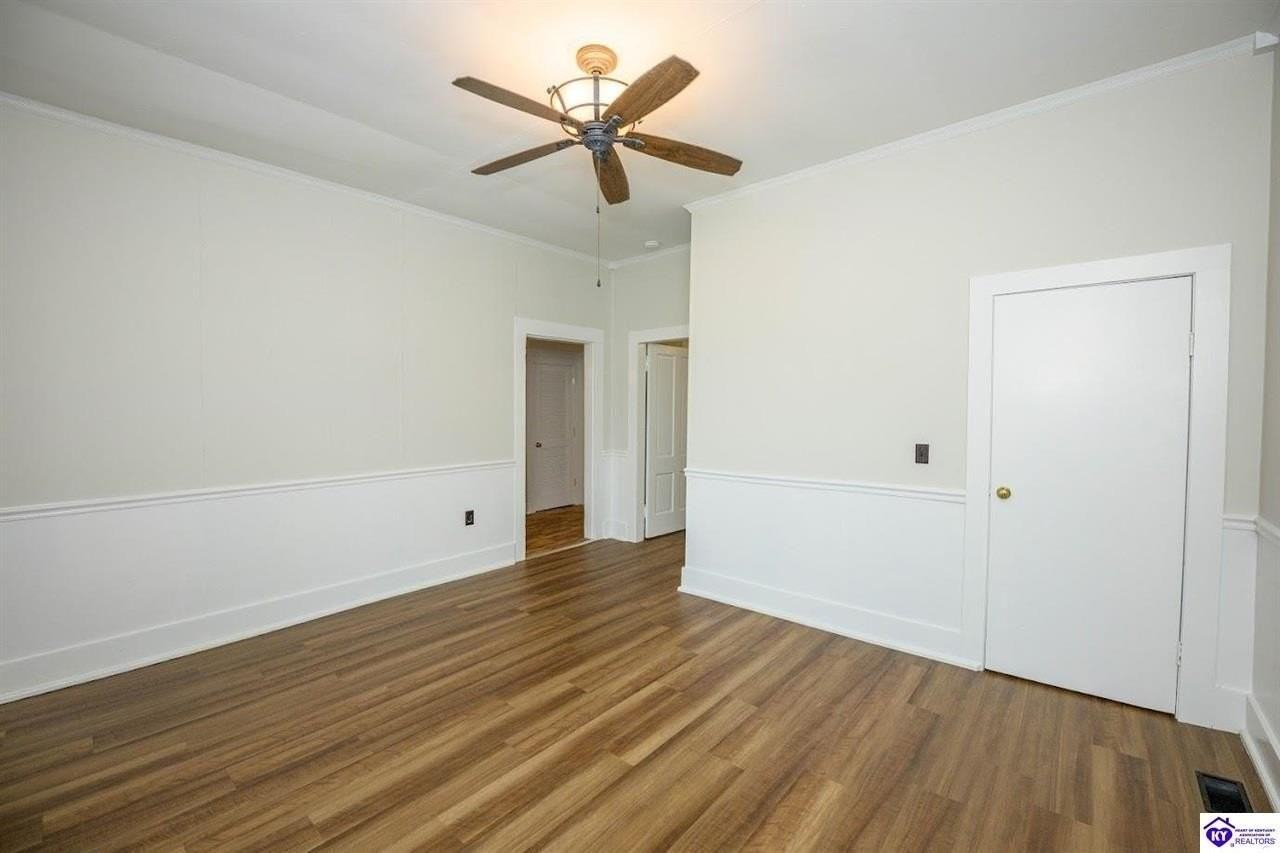 203 W Warfield St - Photo 4 of 20