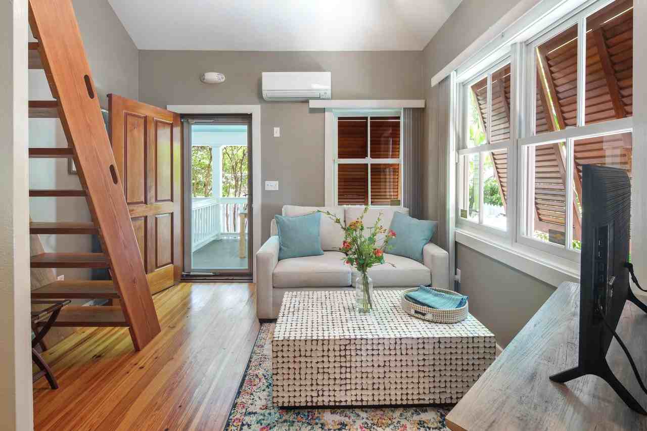 621 Whitehead St - Photo 2 of 10