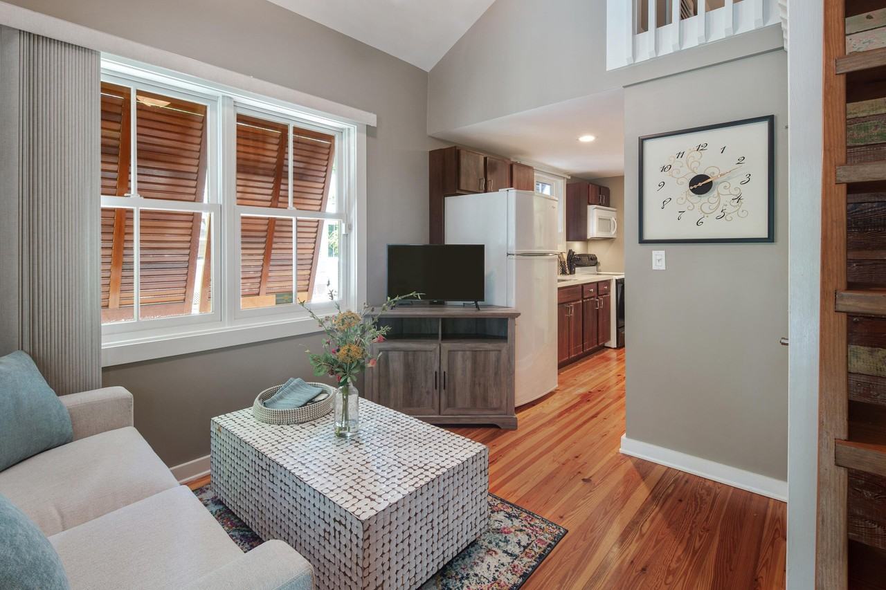 621 Whitehead St - Photo 6 of 10