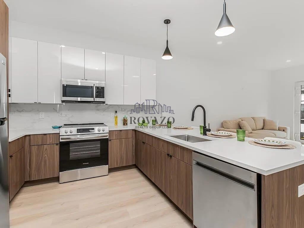 19 Livingston Street #410