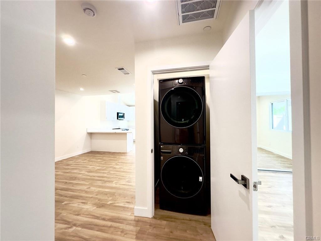 15952 Cohasset St - Photo 7 of 8