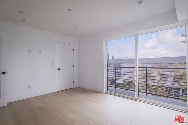 11810 Gilmore St - Photo 3 of 8