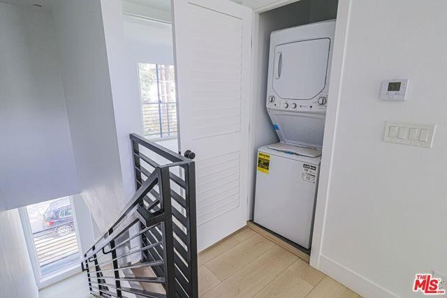 11810 Gilmore St - Photo 6 of 8