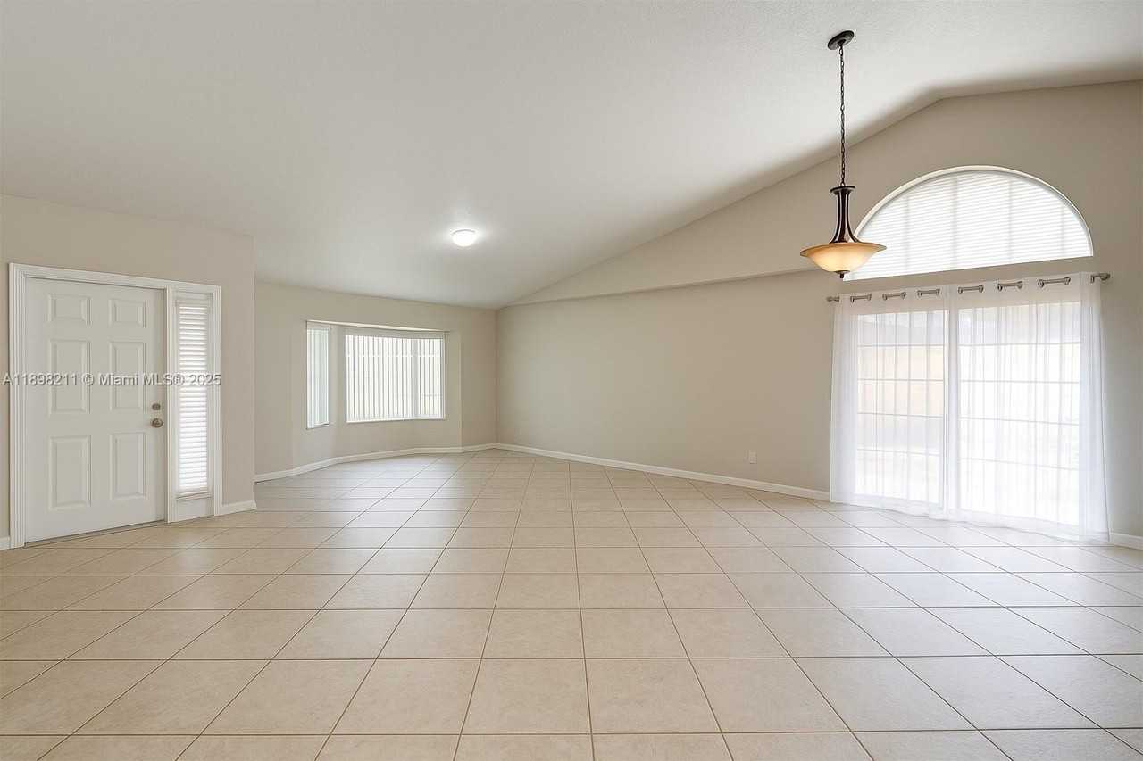 14478 Sw 139th Avenue Cir W #14478 - Photo 5 of 25