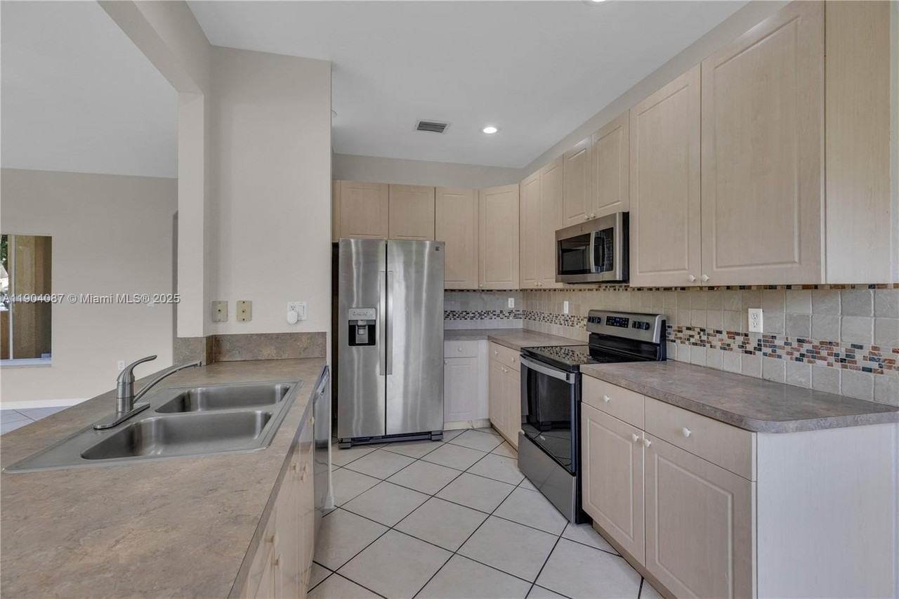 3459 Merrick Ln #501 - Photo 5 of 26