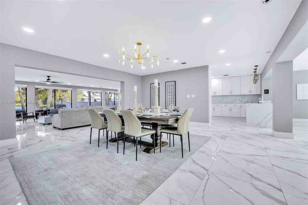 1030 Sw 14th Ter #0 - Photo 6 of 41