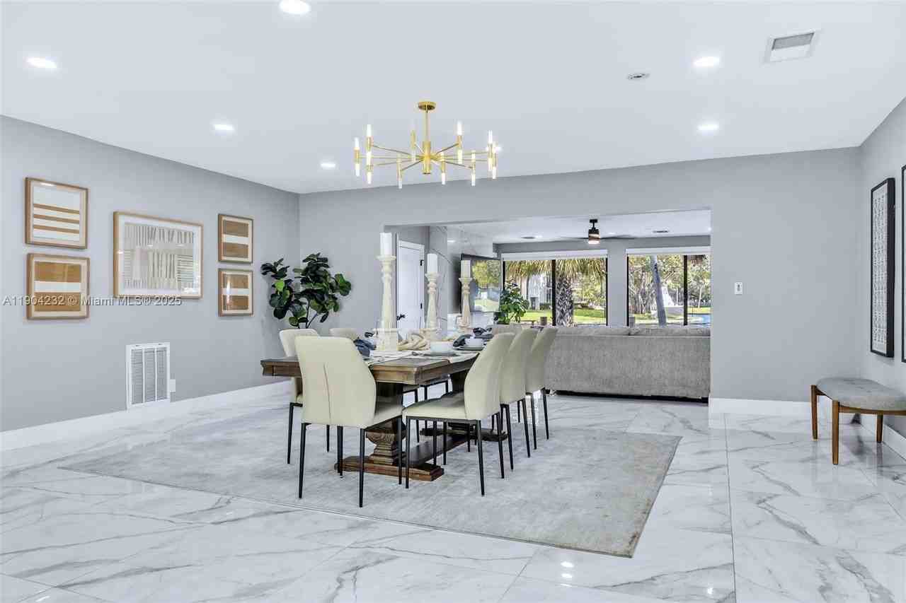 1030 Sw 14th Ter #0 - Photo 7 of 41