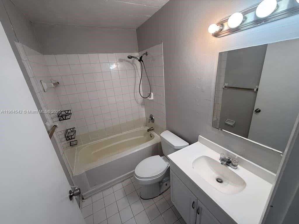 5611 W 25th Ct #11A - Photo 4 of 10