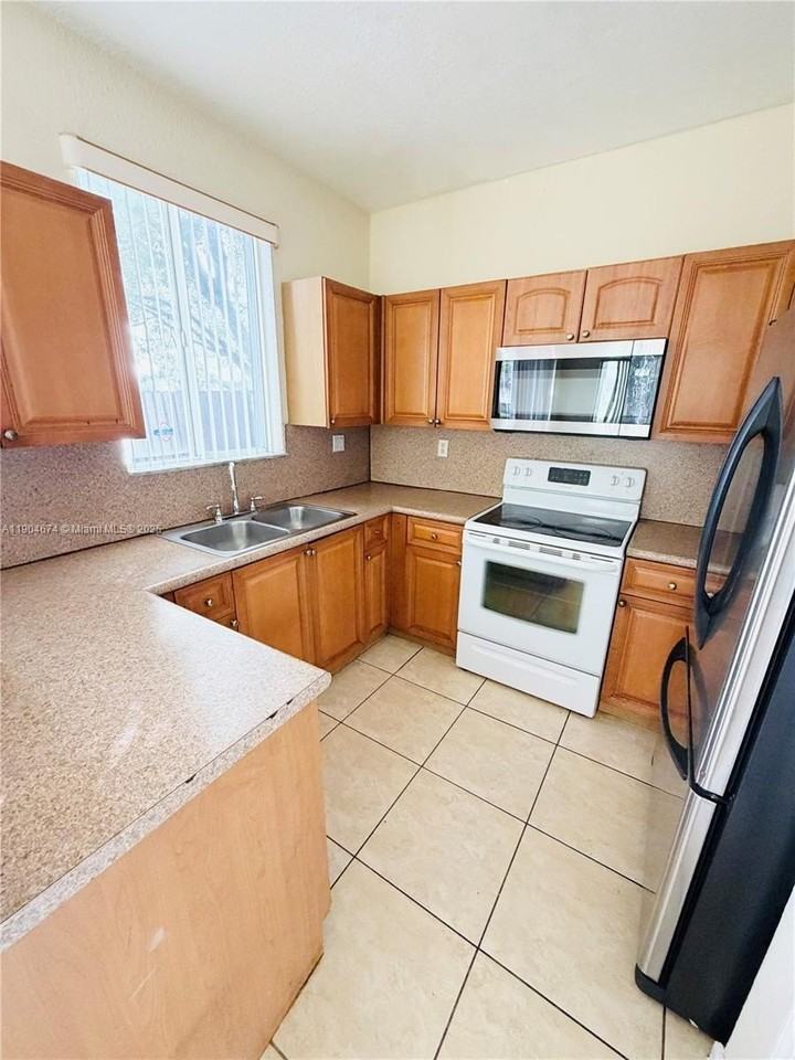 2505 Southeast 14th Avenue #379 - Photo 2 of 27