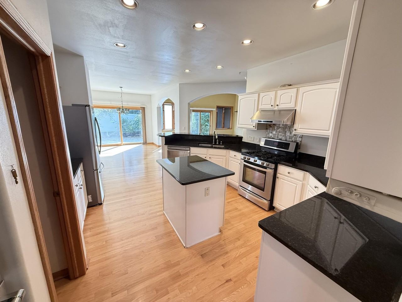 2340 Robbie Ct - Photo 6 of 25