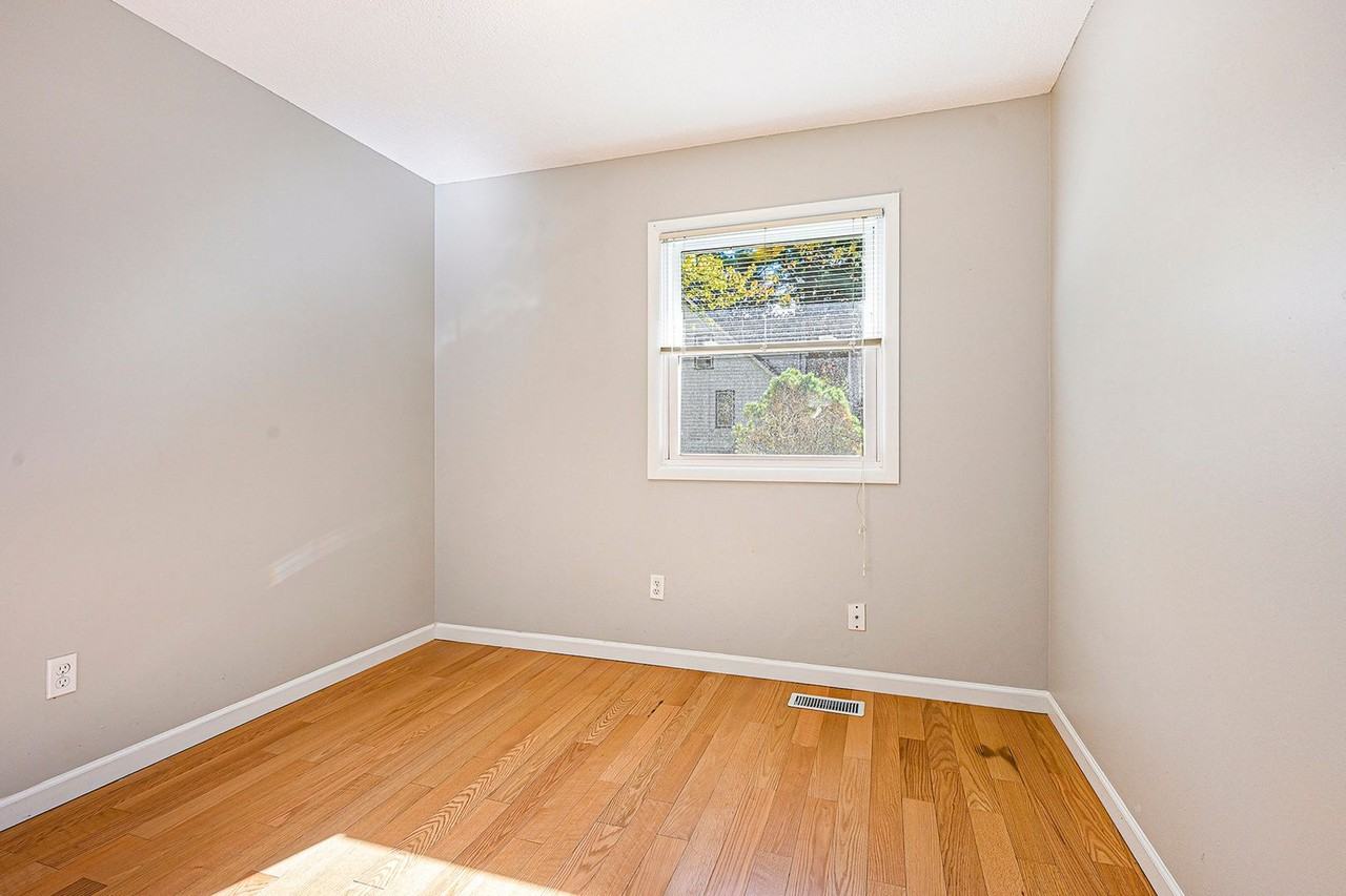 1721 Chandler Ave - Photo 2 of 18