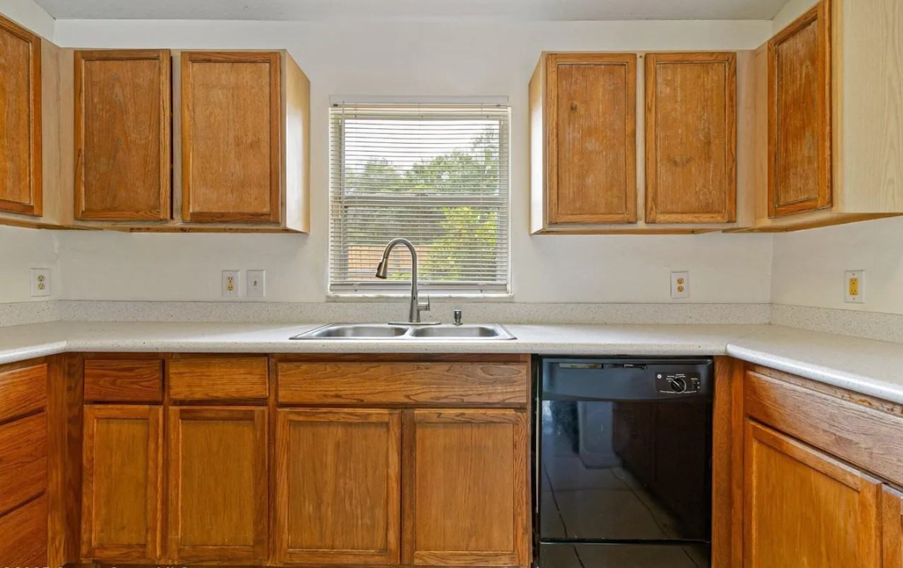 1706 Apache Street Northeast - Photo 7 of 14