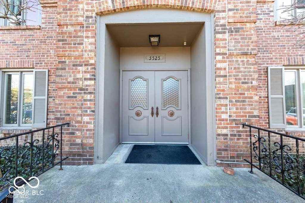 5525 Roxbury Ter - Photo 2 of 17