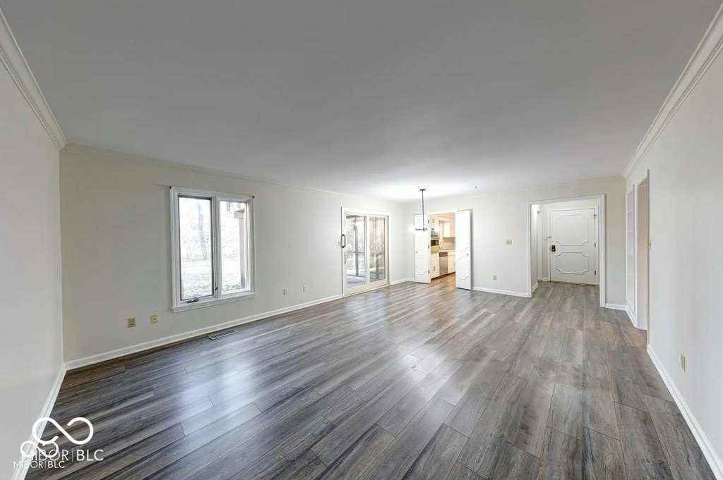 5525 Roxbury Ter - Photo 3 of 17