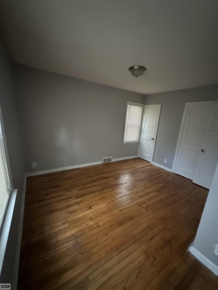 4213 Waverly St Lowr - Photo 5 of 11