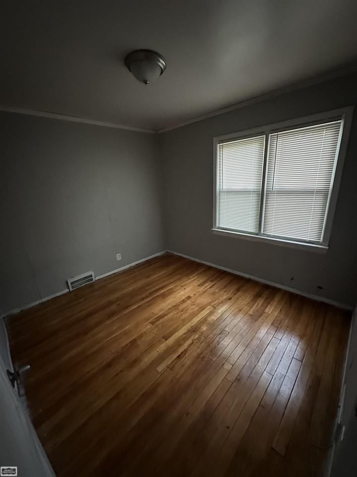 4213 Waverly St Lowr - Photo 6 of 11