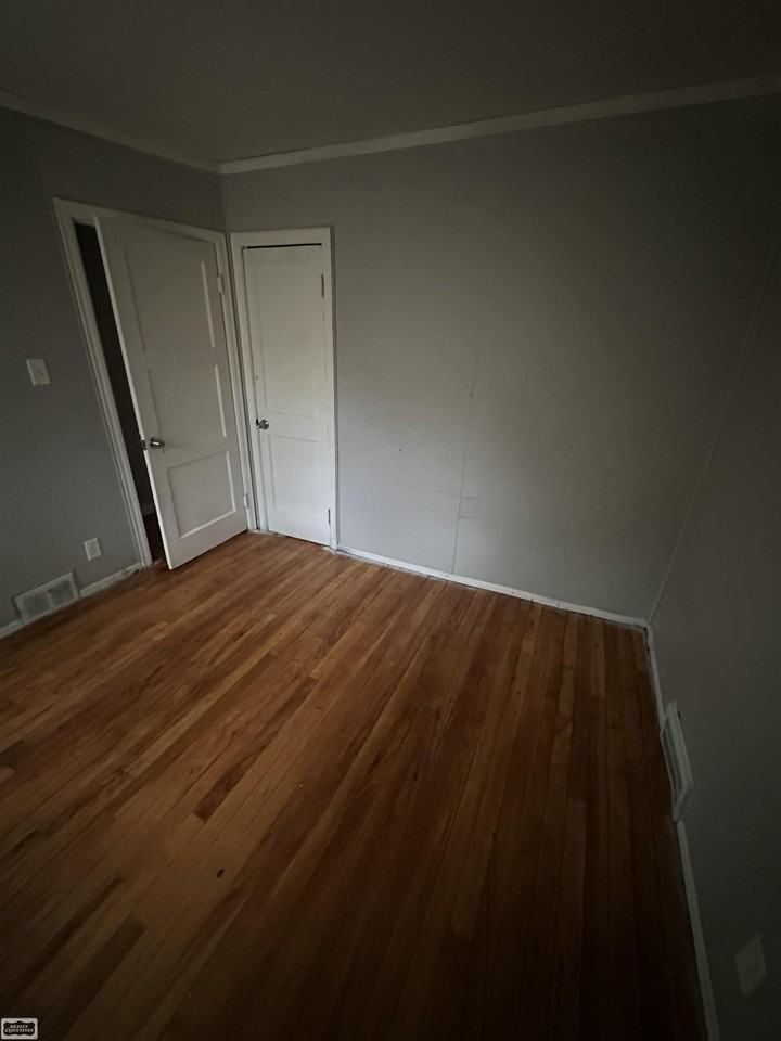 4213 Waverly St Lowr - Photo 7 of 11