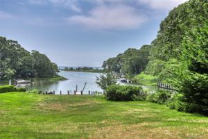 featured image of 400 Little Peconic Bay Rd