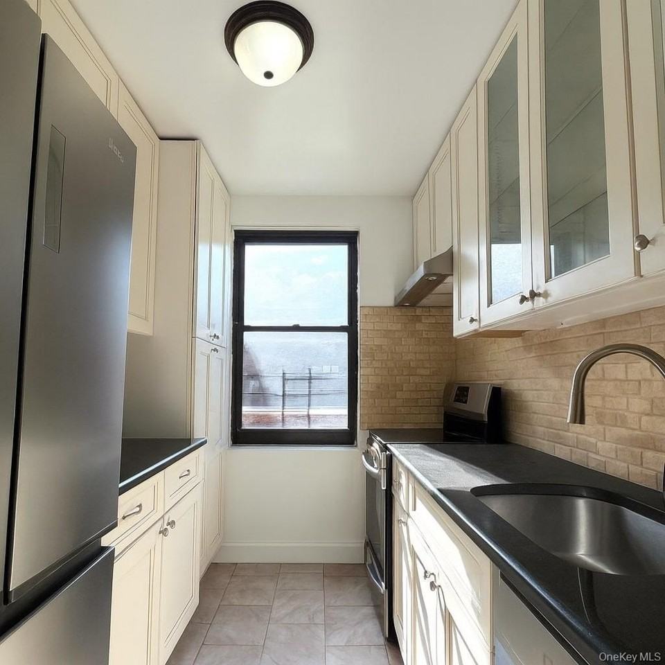 5230 39th Ave #2A - Photo 2 of 8