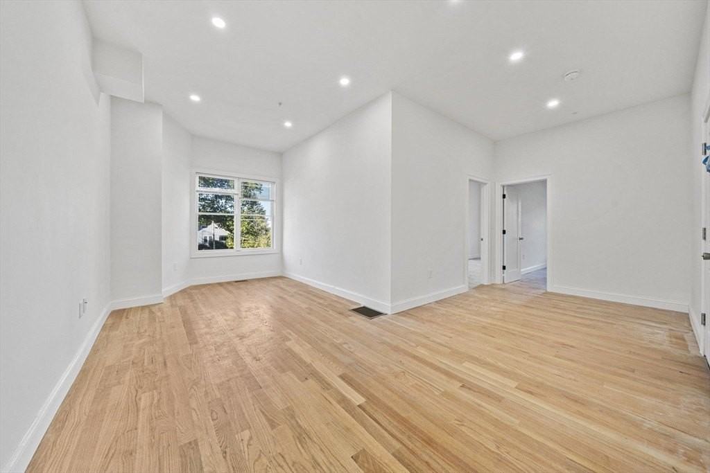 417 Commercial St #2 - Photo 4 of 15