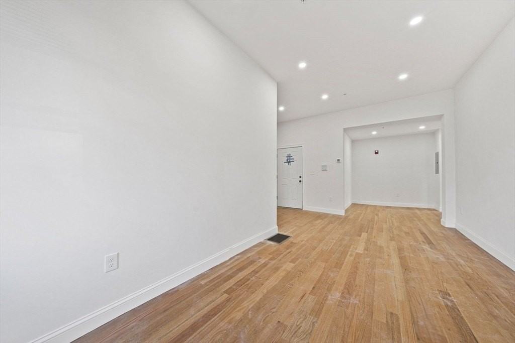 417 Commercial St #2 - Photo 5 of 15