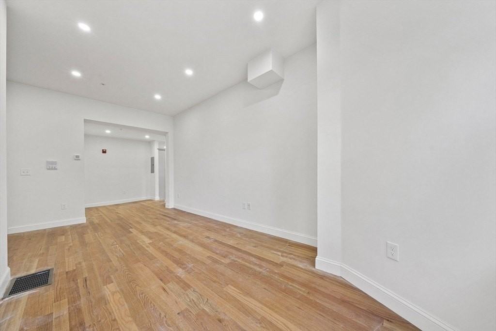 417 Commercial St #2 - Photo 6 of 15