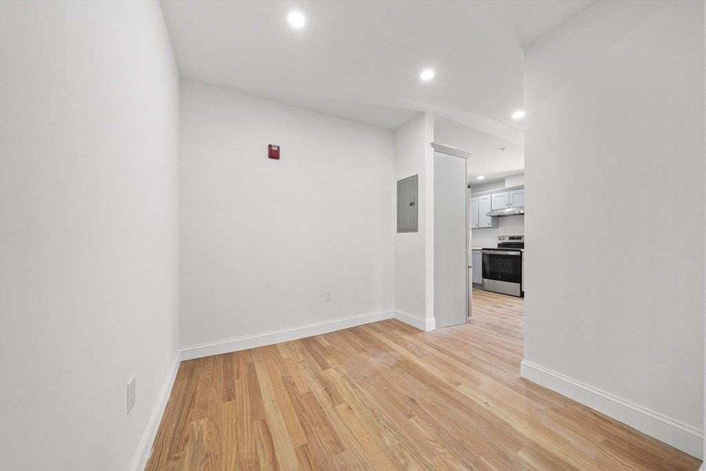 417 Commercial St #2 - Photo 7 of 15