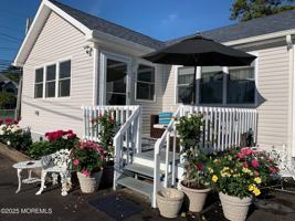 featured image of 2 Pine Crest Dr