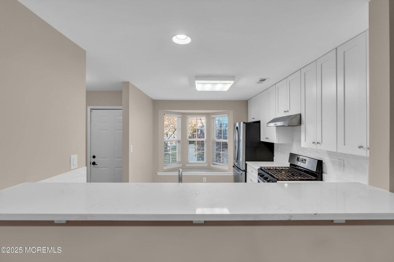 31 Lexington Ct - Photo 5 of 44