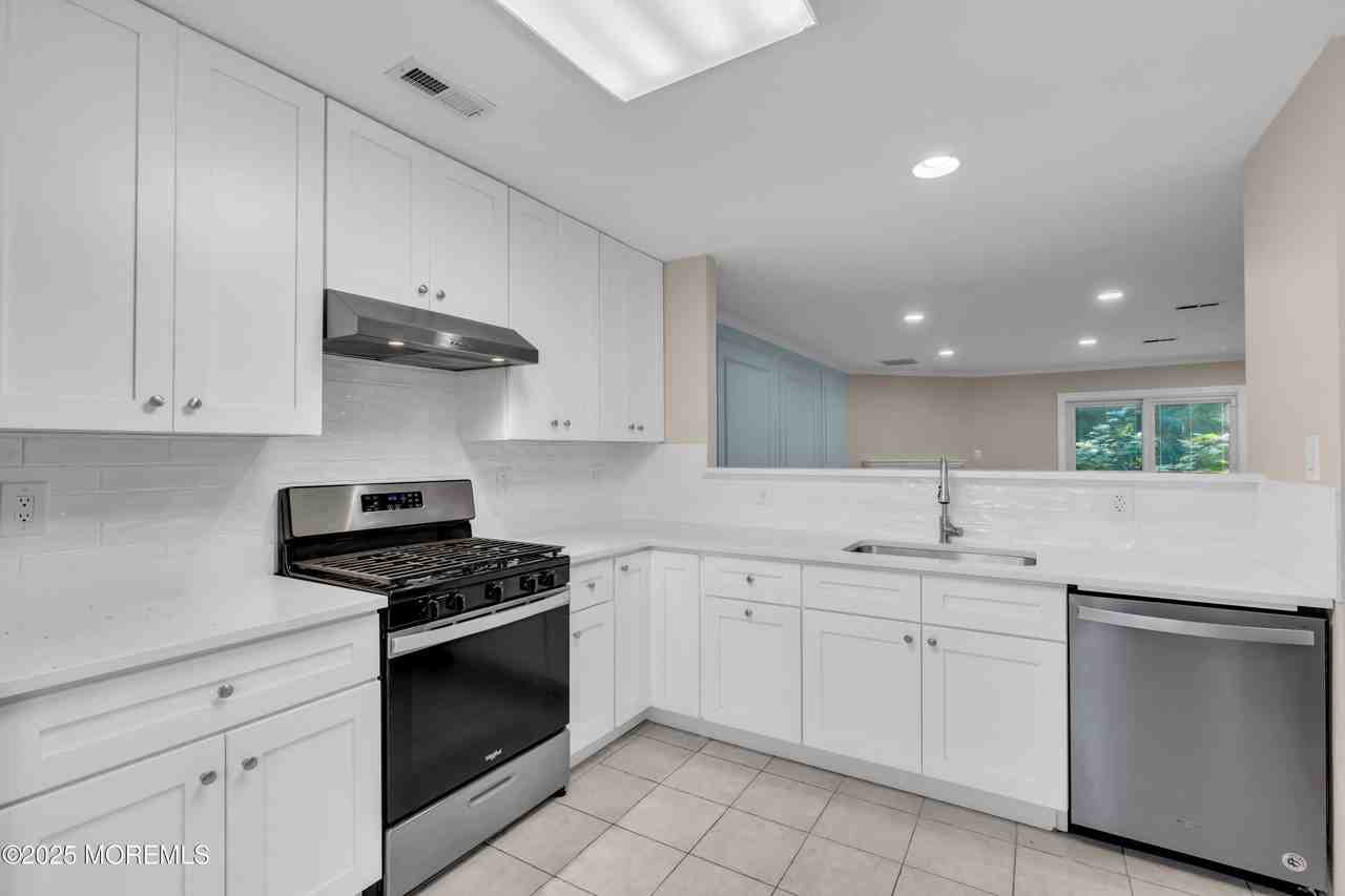 31 Lexington Ct - Photo 6 of 44