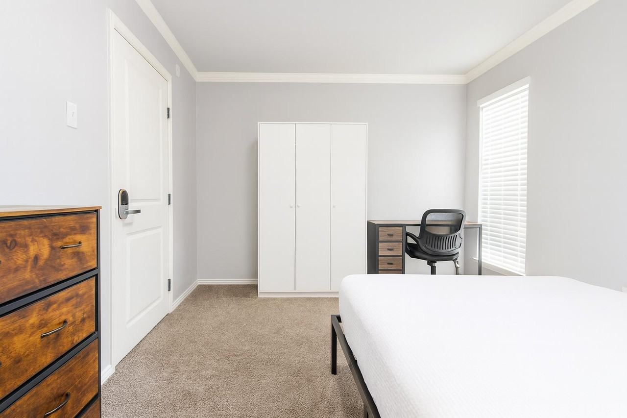 Woodmeadow Ct - Photo 6 of 7