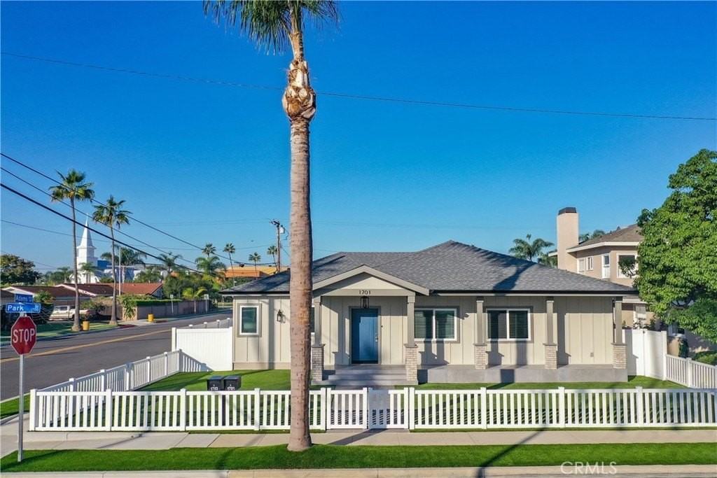 1701 Park St - Photo 4 of 35