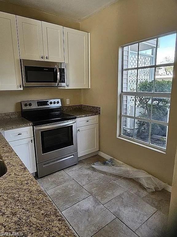 6123 Lake Front Dr - Photo 4 of 28