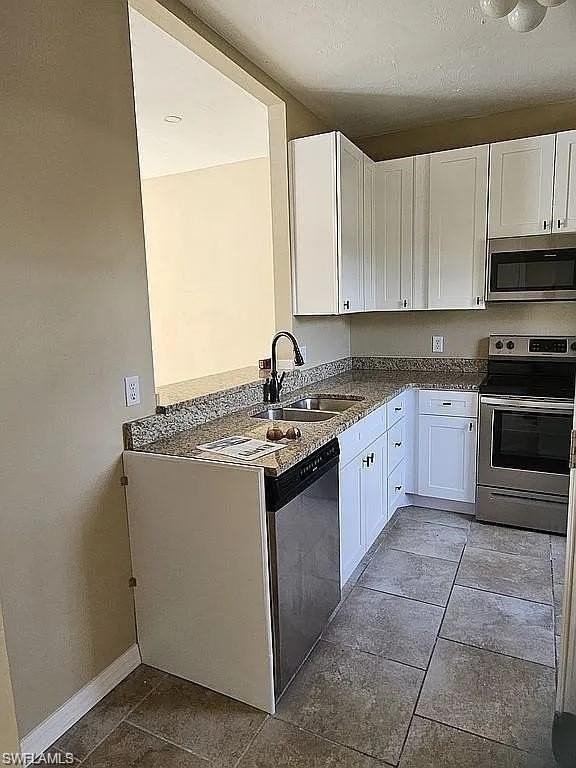 6123 Lake Front Dr - Photo 5 of 28