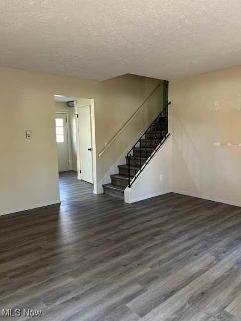 829 Randall Dr - Photo 2 of 13