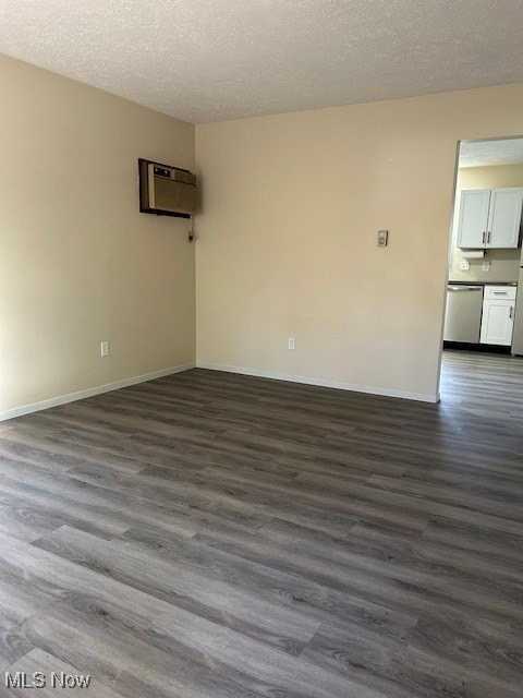 829 Randall Dr - Photo 3 of 13